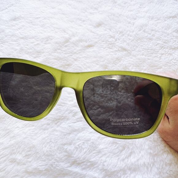 Lola Green Polycarbonate Sunglasses - Picture 6 of 12